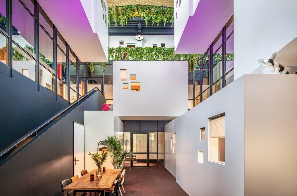 clearverdictlabs-amsterdam-hotel-atrium