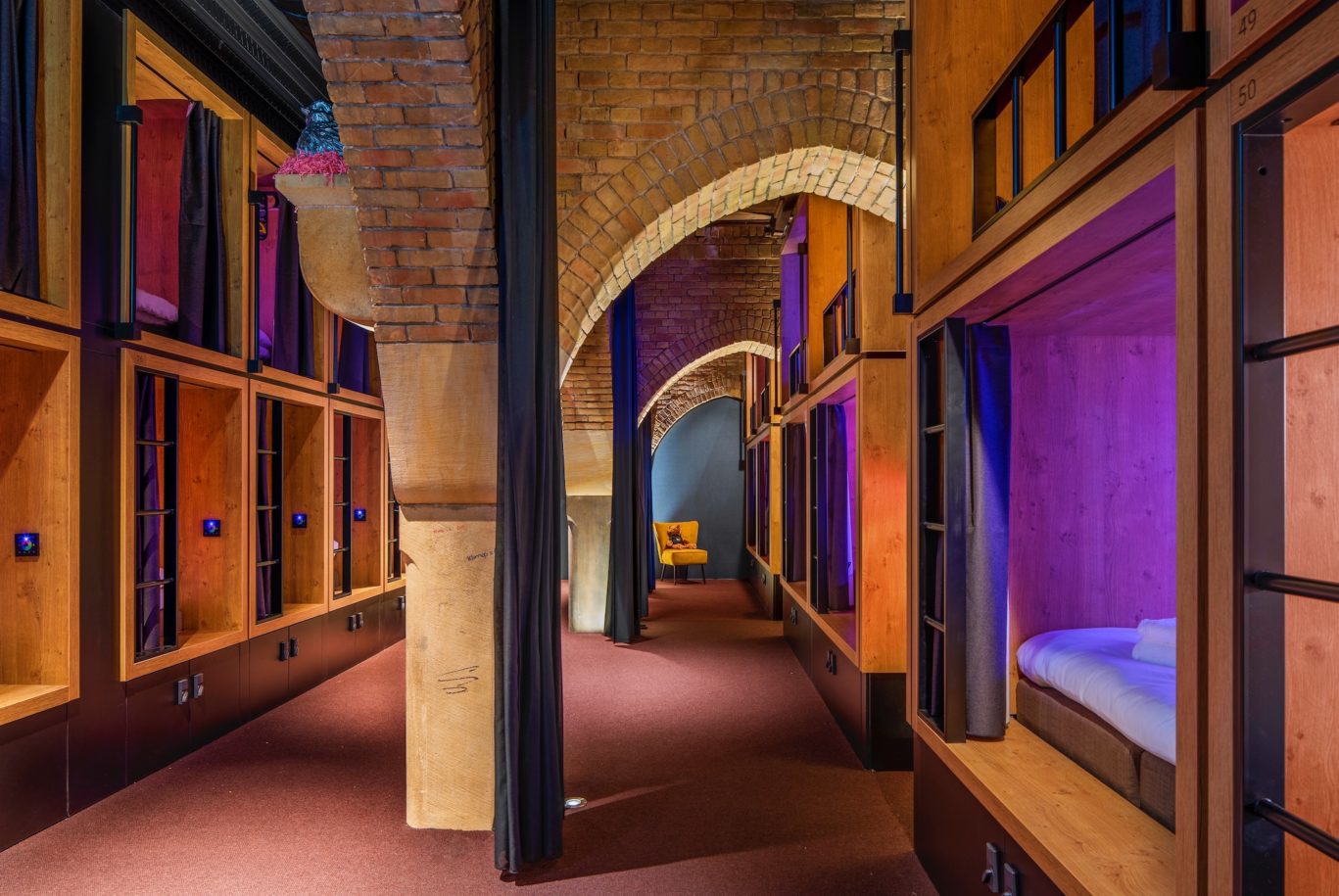 clearverdictlabs-amsterdam-pod-area-hostel