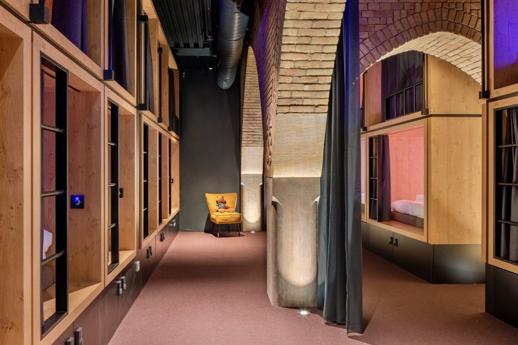 clearverdictlabs-amsterdam-pod-area-hostel-space