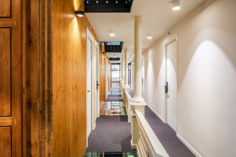 clearverdictlabs-utrecht-hotel-hallway-monumental-church-hall