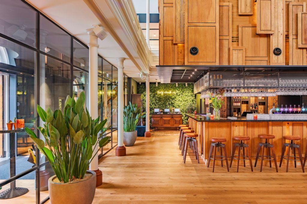 clearverdictlabs-utrecht-hotel-restaurant-bar-check-in